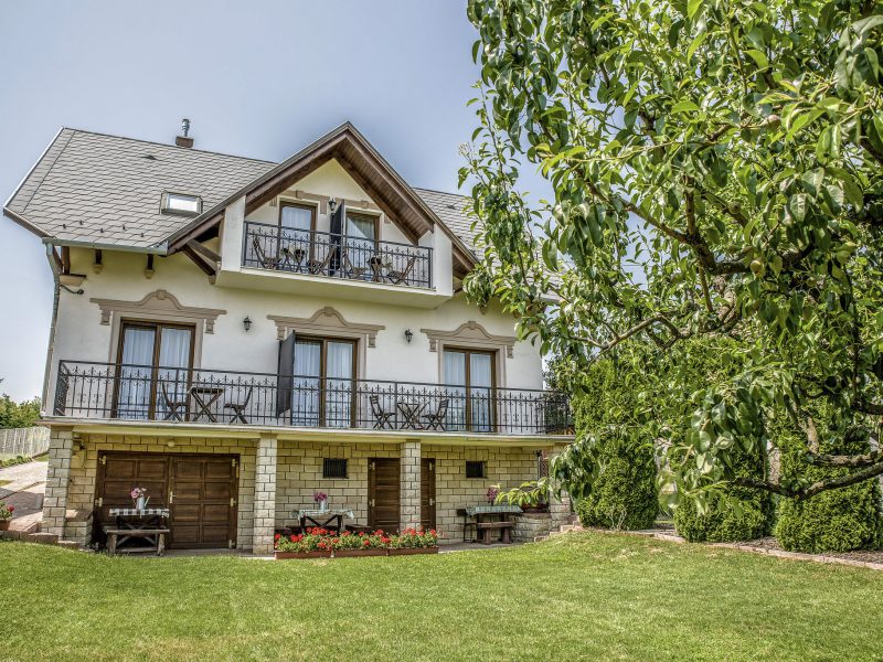 Laky Villa